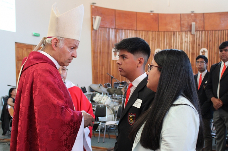 Alumnos del Colegio reciben sacramento de la Confirmación