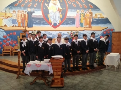14 estudiantes salesianos recibieron el sacramento del Bautismo