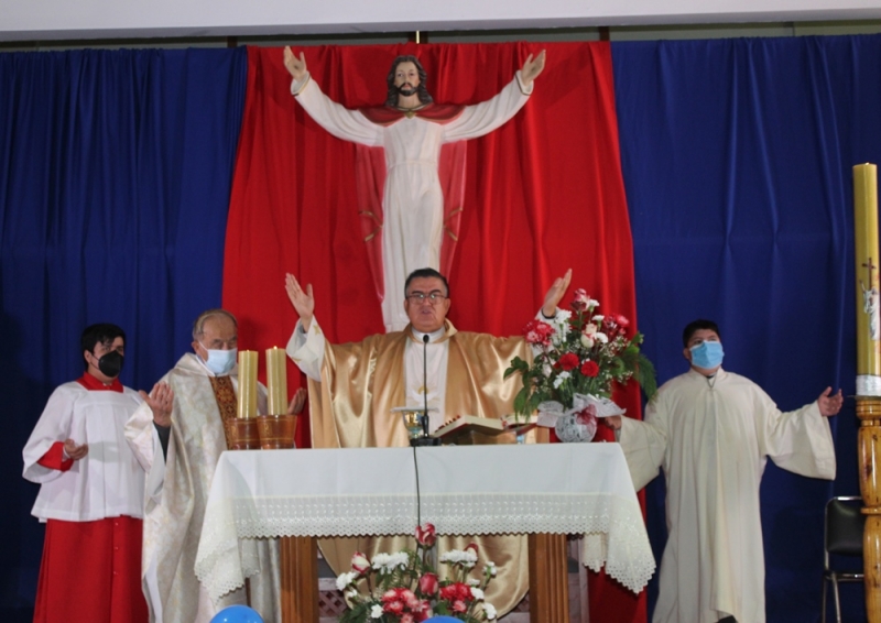 Comunidad Estudiantil vive la Resurrección de Jesucristo en la Eucaristía de Pascua