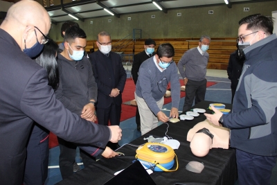 Funcionarios del colegio se capacitaron en reanimación cardiopulmonar y uso del desfibrilador externo automático