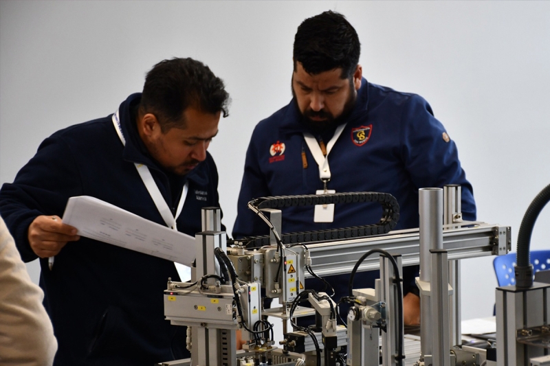 Docente de Don Bosco Antofagasta participa en Seminario Nacional de Automatización Aplicada
